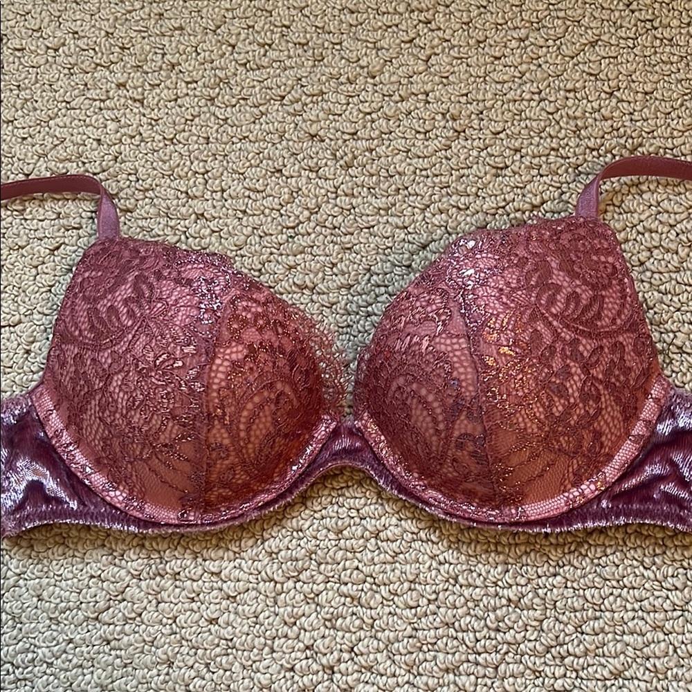 Victoria’sSecret Lace Push-Up Bra in Mauve 34A